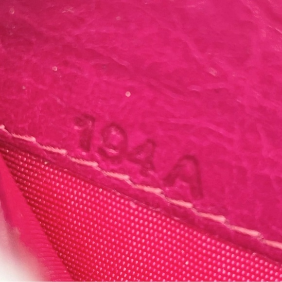 Miu Miu 🇮🇹Quilted Zippy Wallet w/box - Picture 11 of 13